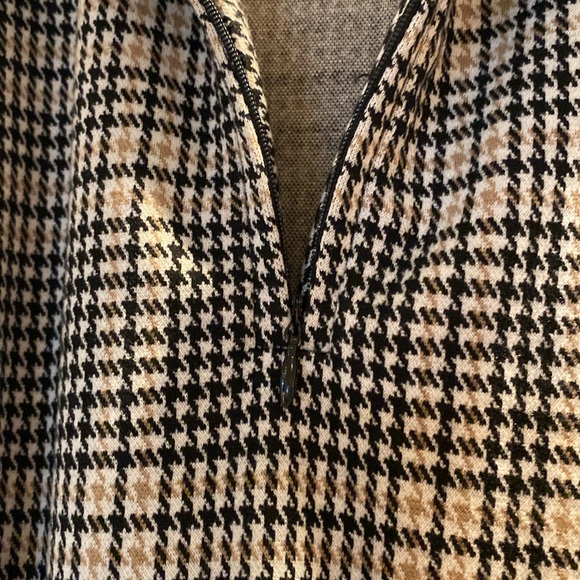 Knit/ stretchy fitted dress by J. McLaughlin size Large - Picture 3 of 6